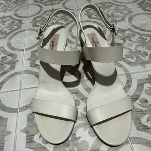 Beautiful and comfy Valentino off white/cream sandals with gold heels.